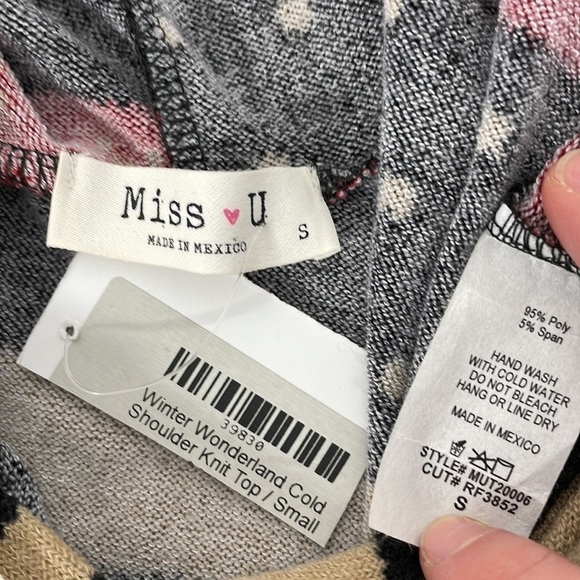 Miss U Sweater Womens Small Black Red NWT Winter Christmas Cold Shoulder Knit - Picture 12 of 14